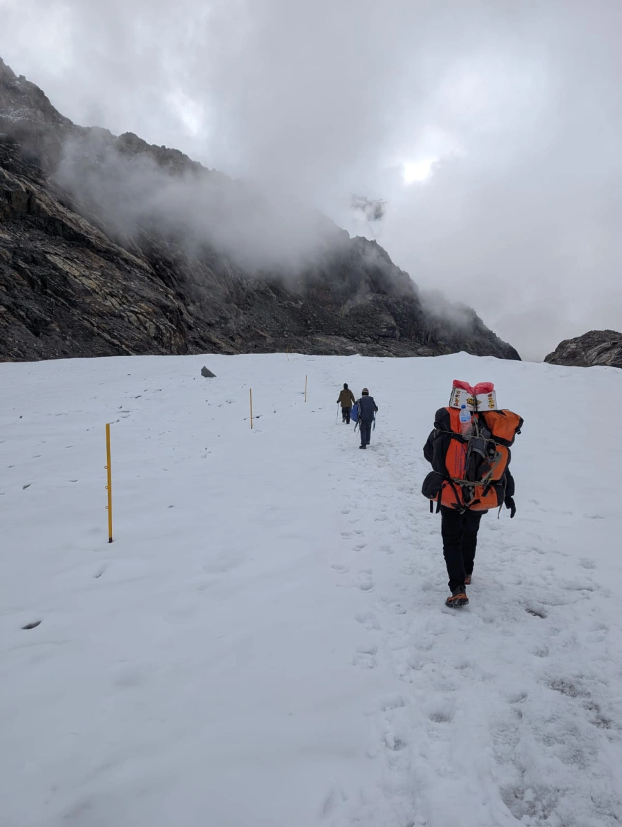 chola pass trekking