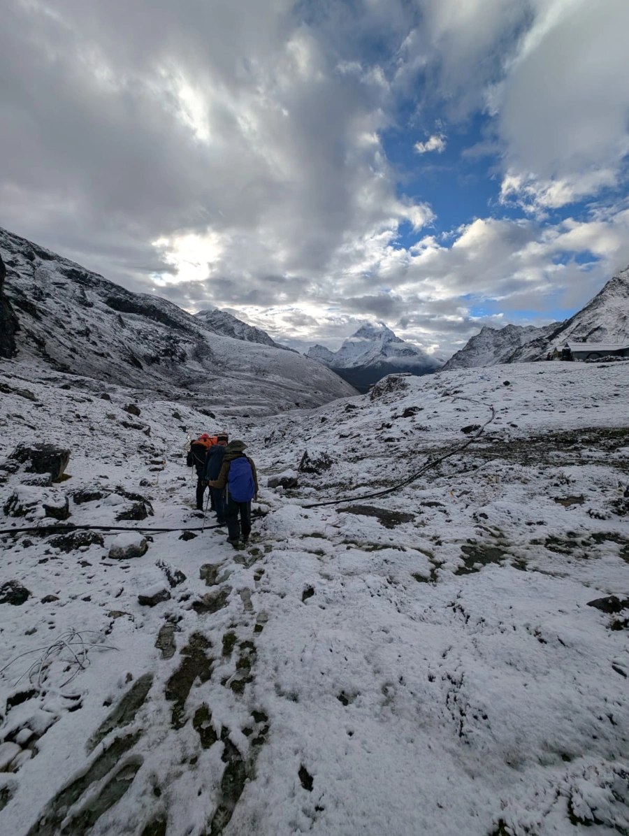 chola pass trekking